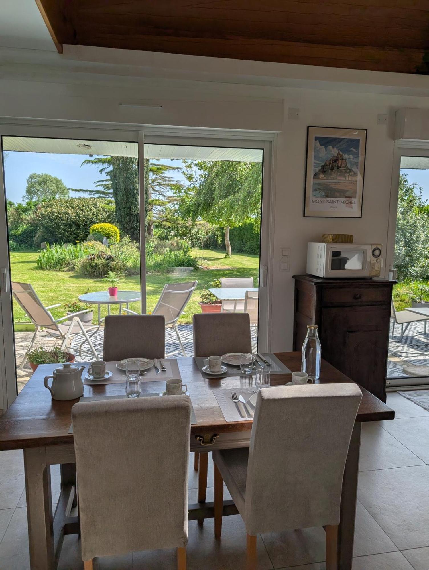 Bed and Breakfast A L Ombre Du Mont Saint Michel Huisnes-sur-Mer Екстер'єр фото